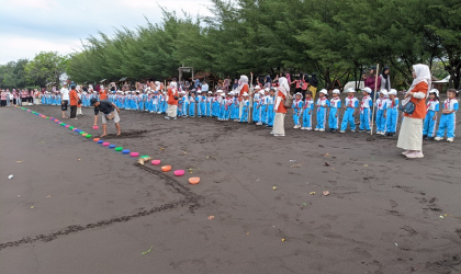 Pelepasliaran Tukik Bersama Siswa Siswi TK Pembina