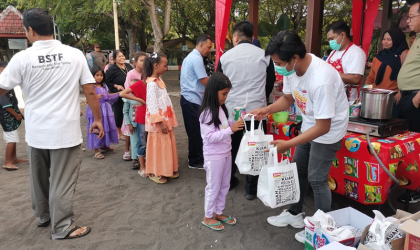Sosialisasi kepada masyarakat di Pantai