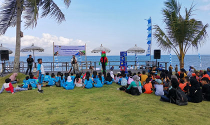 Sosialisasi di Pantai Villa Solong