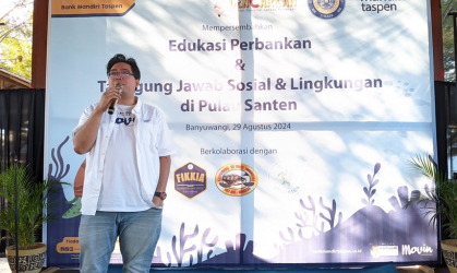 Sosialisasi kepada masyarakat di Pantai Pulau Santen