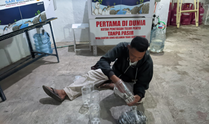 Menemukan Penyu Bertelur di Pantai Boom
