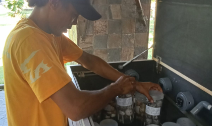 Menemukan Penyu Bertelur di Pantai Pulau Santen