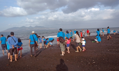Pelepasliaran Tukik Bersama Komunitas Warga Genteng