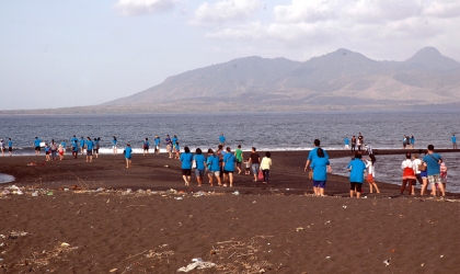 Pelepasliaran Tukik Bersama Komunitas Warga Genteng
