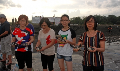 Pelepasliaran Tukik Bersama Umat TITD Tik Liong Tian Rogojampi