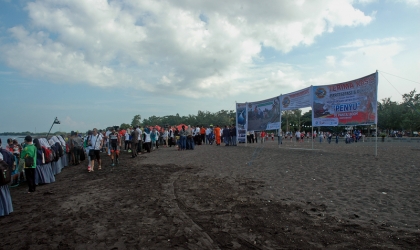 PELEPASLIARAN TUKIK PADA ACARA TOUR DE BANYUWANGI IJEN 2016