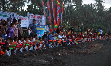 Pelepasliaran Tukik Bersama SIswa SD Klatak