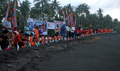 Pelepasliaran Tukik Bersama SIswa SD Klatak
