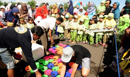Pelepasliaran Tukik Bersama Siswa TK Aisiyah