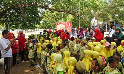 Pelepasliaran Tukik Bersama Siswa TK Aisiyah