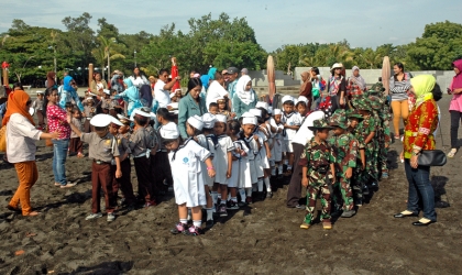 Pelepasliaran Tukik Memperingati Hari Pahlawan