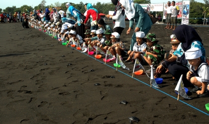 Pelepasliaran Tukik Memperingati Hari Pahlawan