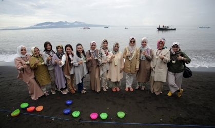 Pelepasliaran Tukik Bersama Istri Kapolda 