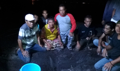 Menemukan Penyu Bertelur di Pantai Cacalan