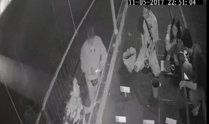 Menemukan Punya Bertelur di Pantai Kramat