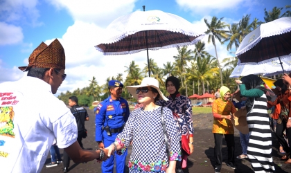 Pelepasliaran Tukik Bersama Ibu Wakapolri