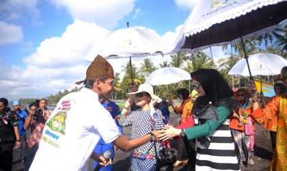 Pelepasliaran Tukik Bersama Ibu Wakapolri