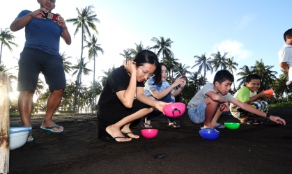 Pelepasliaran Tukik Bersama CEO Jawa Pos