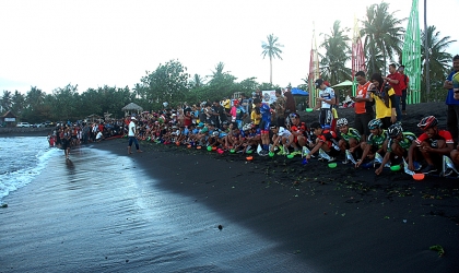 Pelepasliaran Tukik Bersama Tour de Ijen Banyuwangi 2017