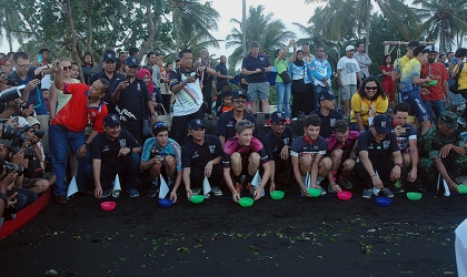 Pelepasliaran Tukik Bersama Tour de Ijen Banyuwangi 2017