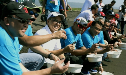 Pelepasliaran Tukik Bersama Keluarga Besar Pelindo III