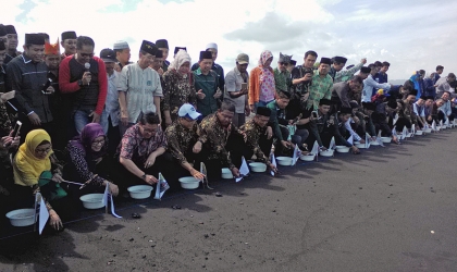 Pelepasliaran Tukik Dalam Acara ISNU Bupati