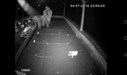 Menemukan Penyu Bertelur di Pantai Boom