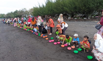 Pelepasliaran Tukik Bersama Siswa Siswi TK Cerdas 