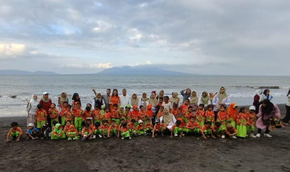 Pelepasliaran Tukik Bersama Siswa Siswi TK Cerdas 