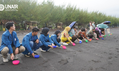 Pelepasliaran Tukik Bersama FIKKIA UNAIR