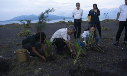 Tanam Pandan Laut Sebagai Penunjang Ekosistem Pantai Dan Kelangsungan Penyu